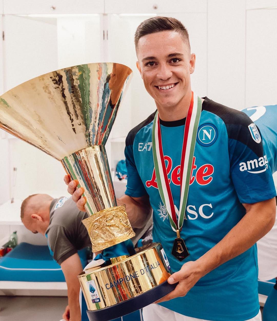 更高的舞台, 宣布