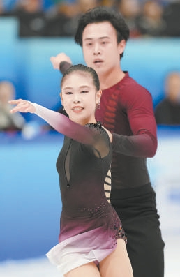 两人在昨天, 秀老将发挥, 竞争极为激